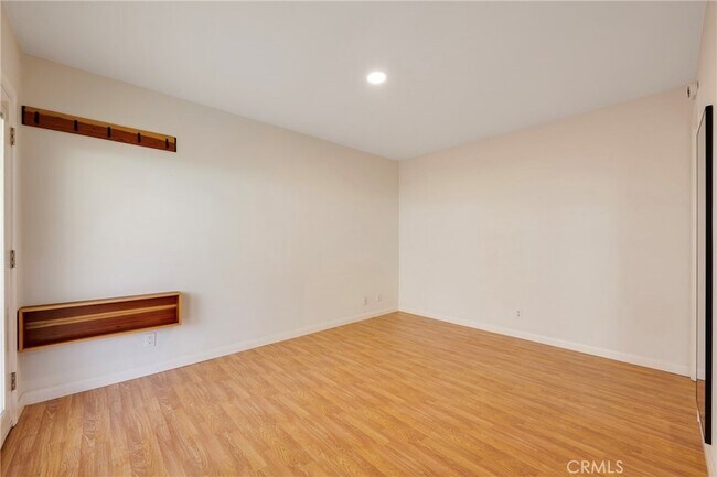 Building Photo - 8231 Deerfield Dr