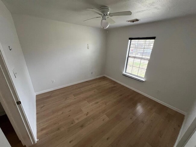 Building Photo - 3907 Cinnamon Cove Dr