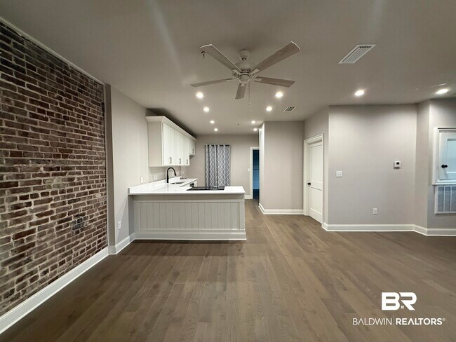Building Photo - 102 N Alston St