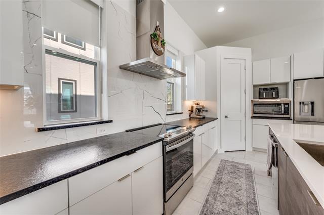 Building Photo - 2235 Lovedale Ave