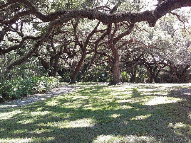 Building Photo - 9420 Poinciana Pl