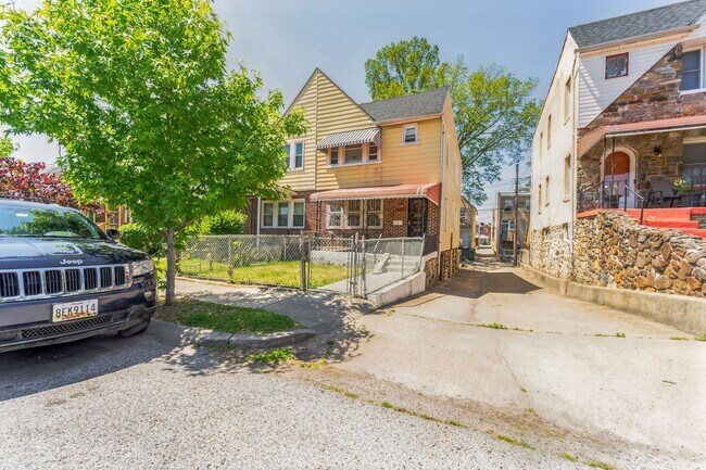 Building Photo - Narcissus