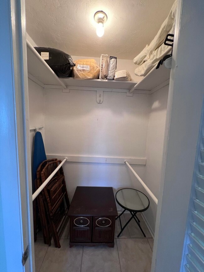 Building Photo - 223 Columbia Dr