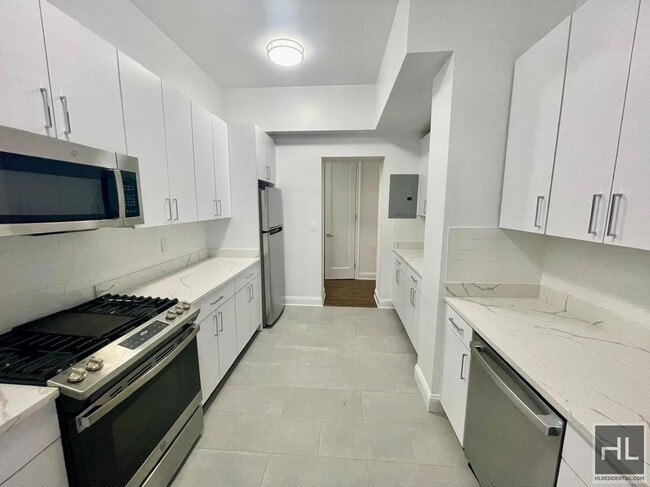 Building Photo - 26 E 91st St