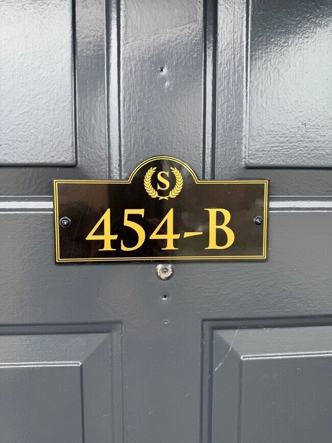 Building Photo - 3 Bedroom