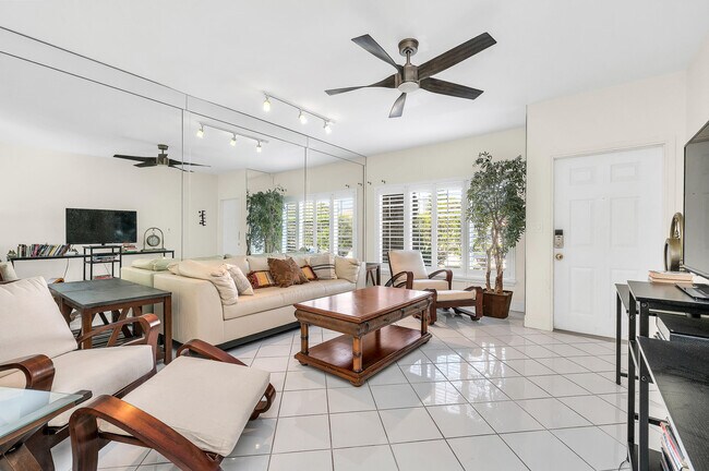 Building Photo - 584 SE 20th Ave