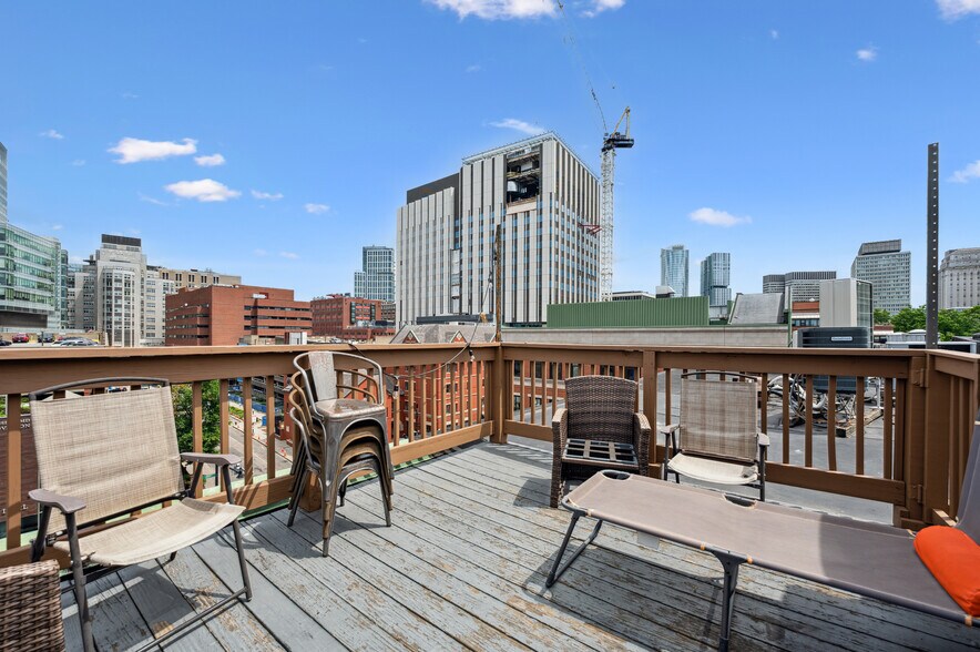 Building Photo - 5 Grove St