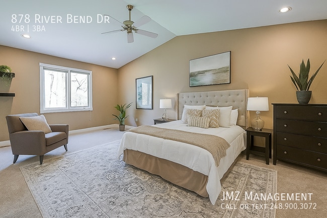 Building Photo - 878 River Bend Dr