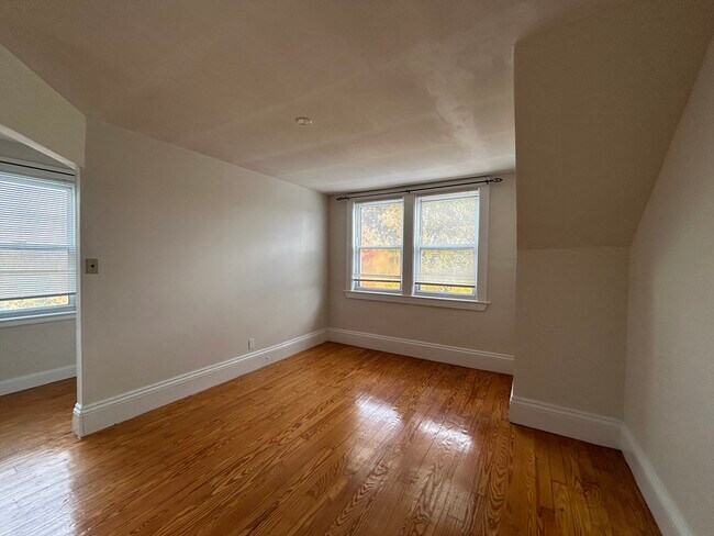 Building Photo - 107 Lincoln Ave