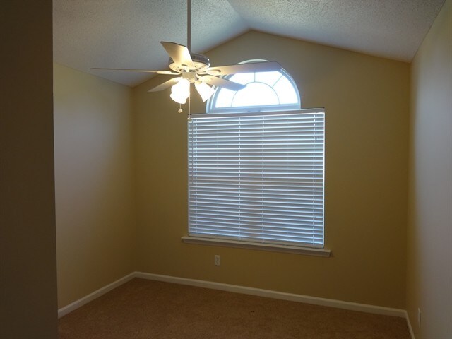 Building Photo - 14 Stellata Ln