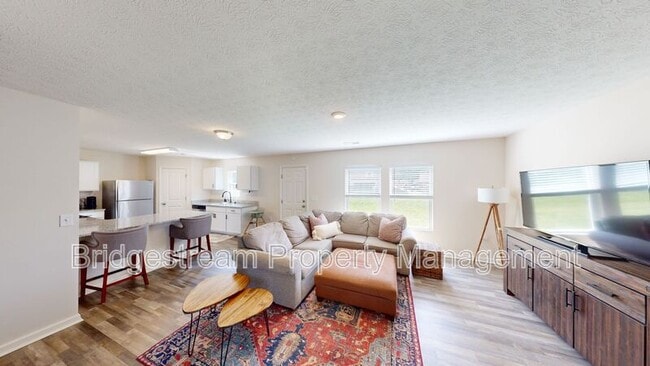 Building Photo - 961 Louise Dr