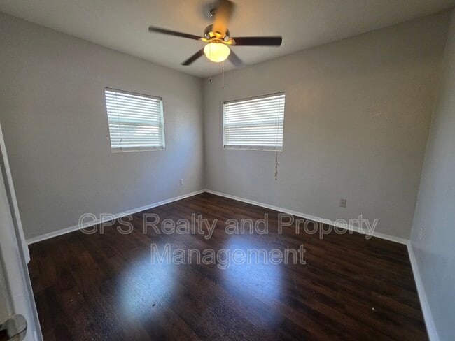 Building Photo - 2001 E Grant Ave