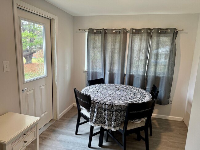 Building Photo - Charming Home in Pembroke with Yard & Storage