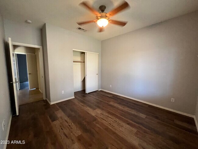 Building Photo - 721 E Jasper Dr