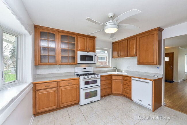 Building Photo - 591 S Grace St