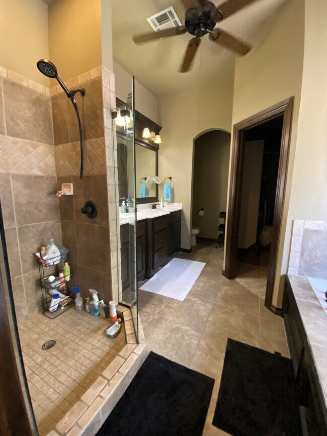 Building Photo - 812 Ryan Rd