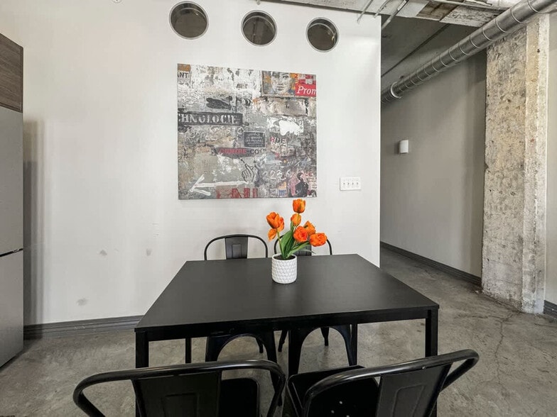 Building Photo - 500 S Ervay St