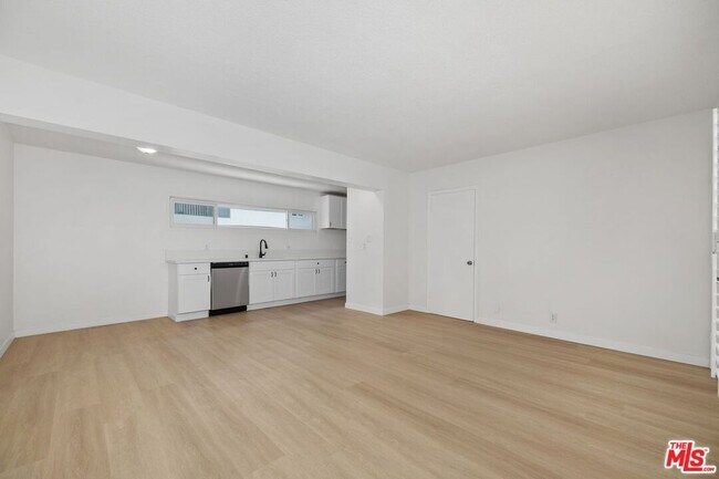 Building Photo - 2621 S Centinela Ave