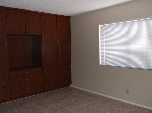 Building Photo - 7245 Great Oak Ave