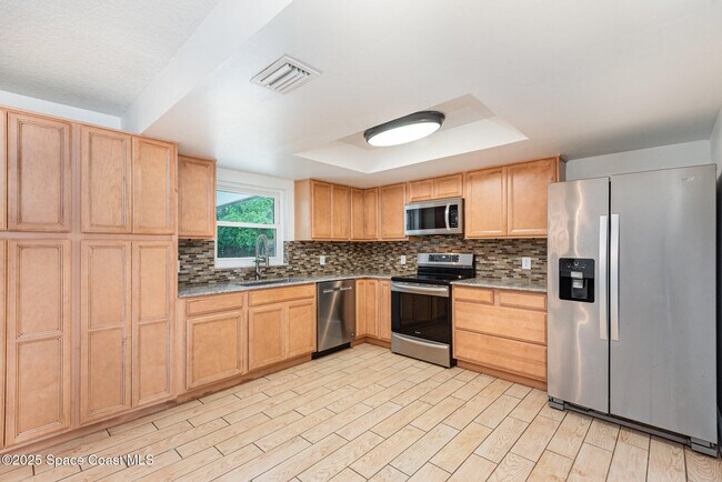 Building Photo - 986 Sycamore Dr