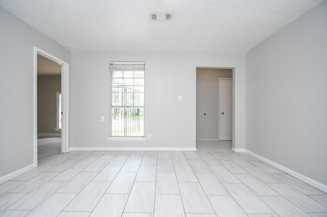 Building Photo - 12654 Monarch Rd