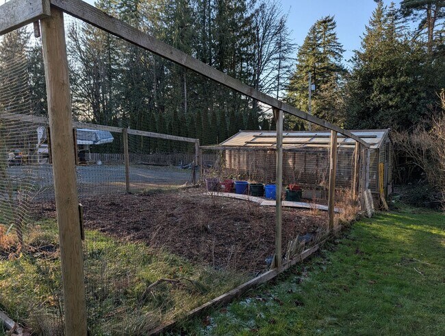 Building Photo - 12633 E Lake Dr