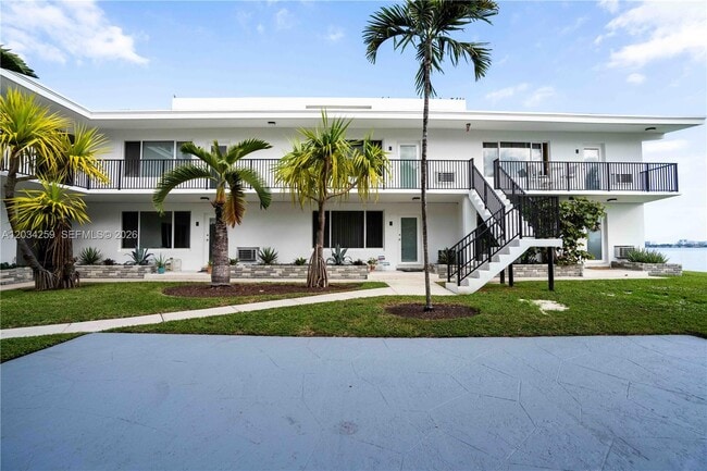 Building Photo - 1750 S Treasure Dr