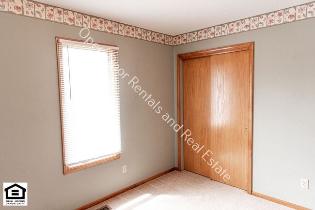 Building Photo - Great 3 bedroom home available!!