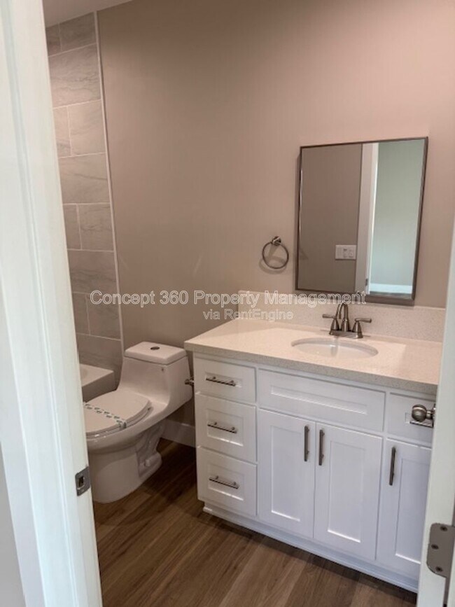 Building Photo - 318 E Heath Ln