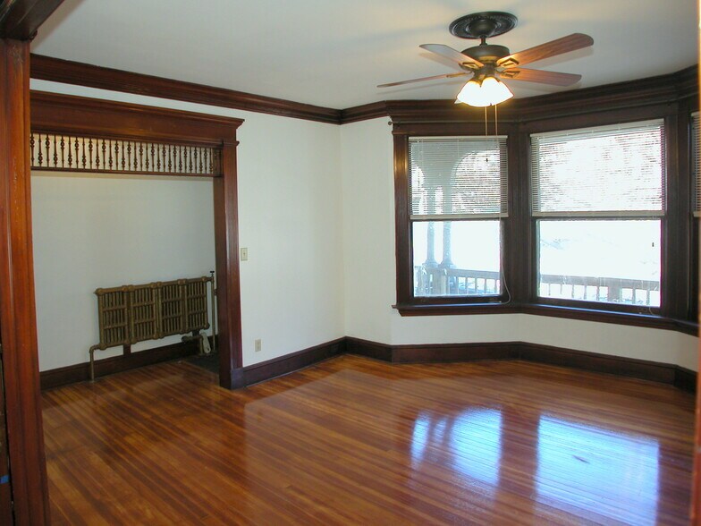 Building Photo - 454 Hamilton St