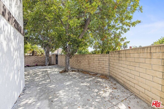 Building Photo - 13 Pepper Ct