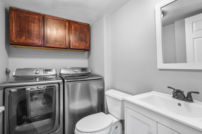 Building Photo - 624 6th Way