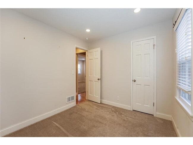 Building Photo - 5928 York Ave S