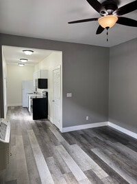 Building Photo - 702 9th St SW