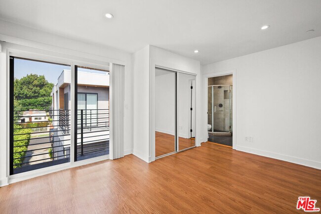 Building Photo - 818 N Hobart Blvd