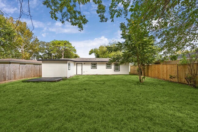 Building Photo - 3105 Babin Dr