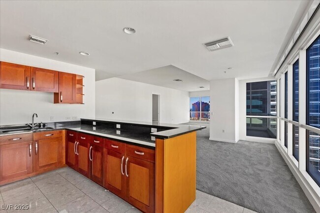 Building Photo - 4525 Dean Martin Dr