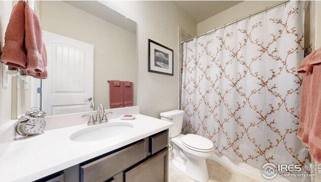 Building Photo - 532 Mount Rainier St