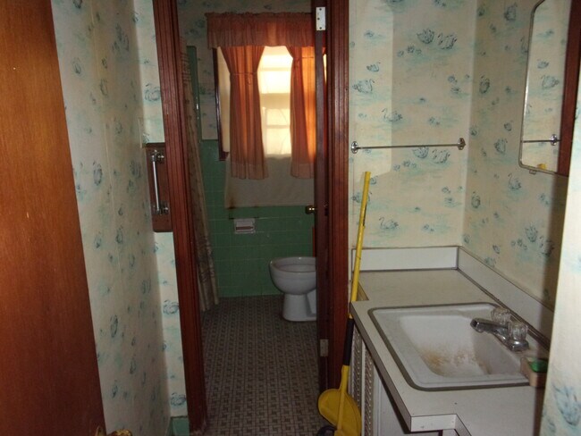Building Photo - 1601 Haywood Ave