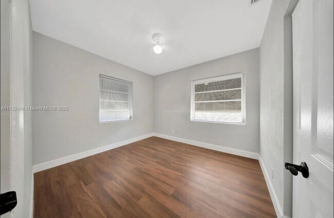 Building Photo - 217 E 48th St