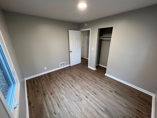 Building Photo - Remodeled 2BR Home in Central Park!