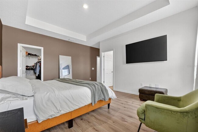 Building Photo - 1325 Stockwell Ave