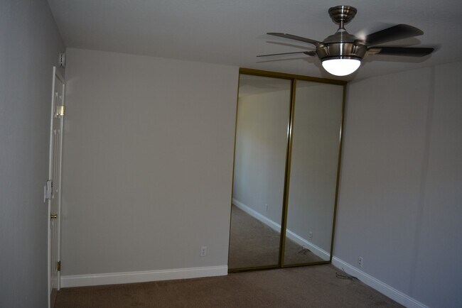 Building Photo - Beautiful Ground Level Front Unit with 2 C...