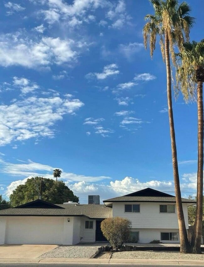 Building Photo - 1600 E Laguna Dr