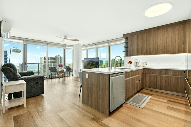 Building Photo - 1500 Rycroft St