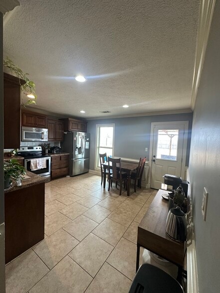 Building Photo - 30 Clovewood Cv