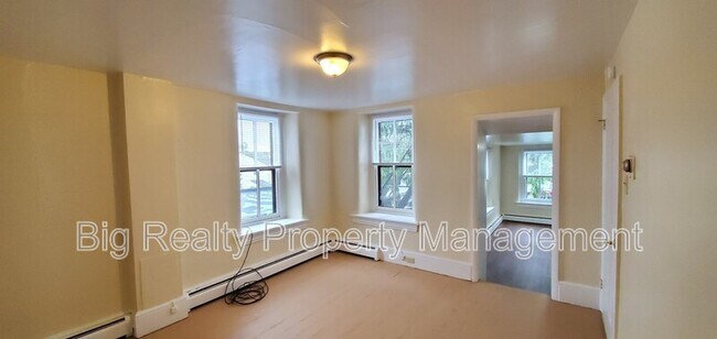 Building Photo - 128 New St