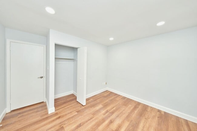 Building Photo - 9900 Kingsbridge Dr
