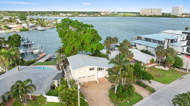 Building Photo - Waterfront 3 Bedroom in Yacht Club Estates