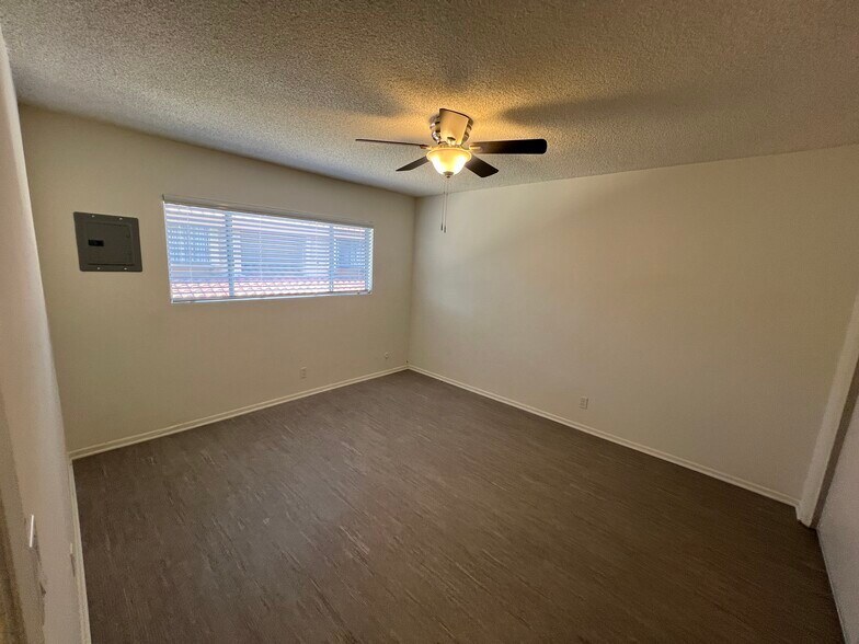 Building Photo - 5942 Malabar St